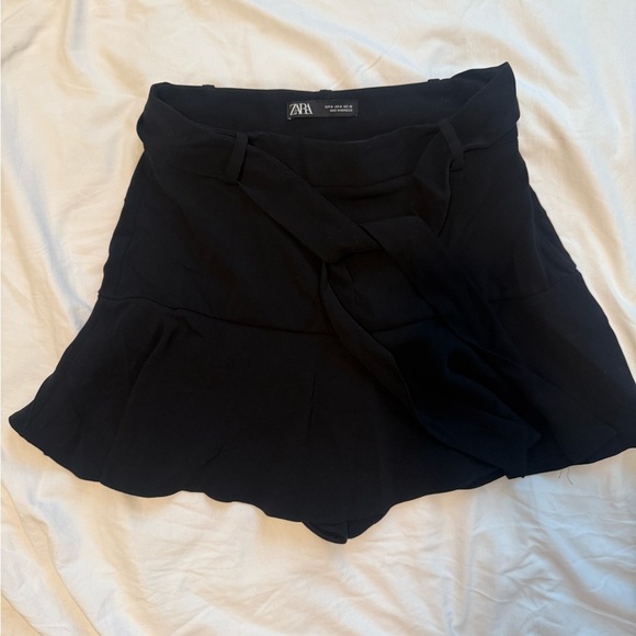 Zara Elegant Black Skirt with Bow Accent - Picture 1 of 3